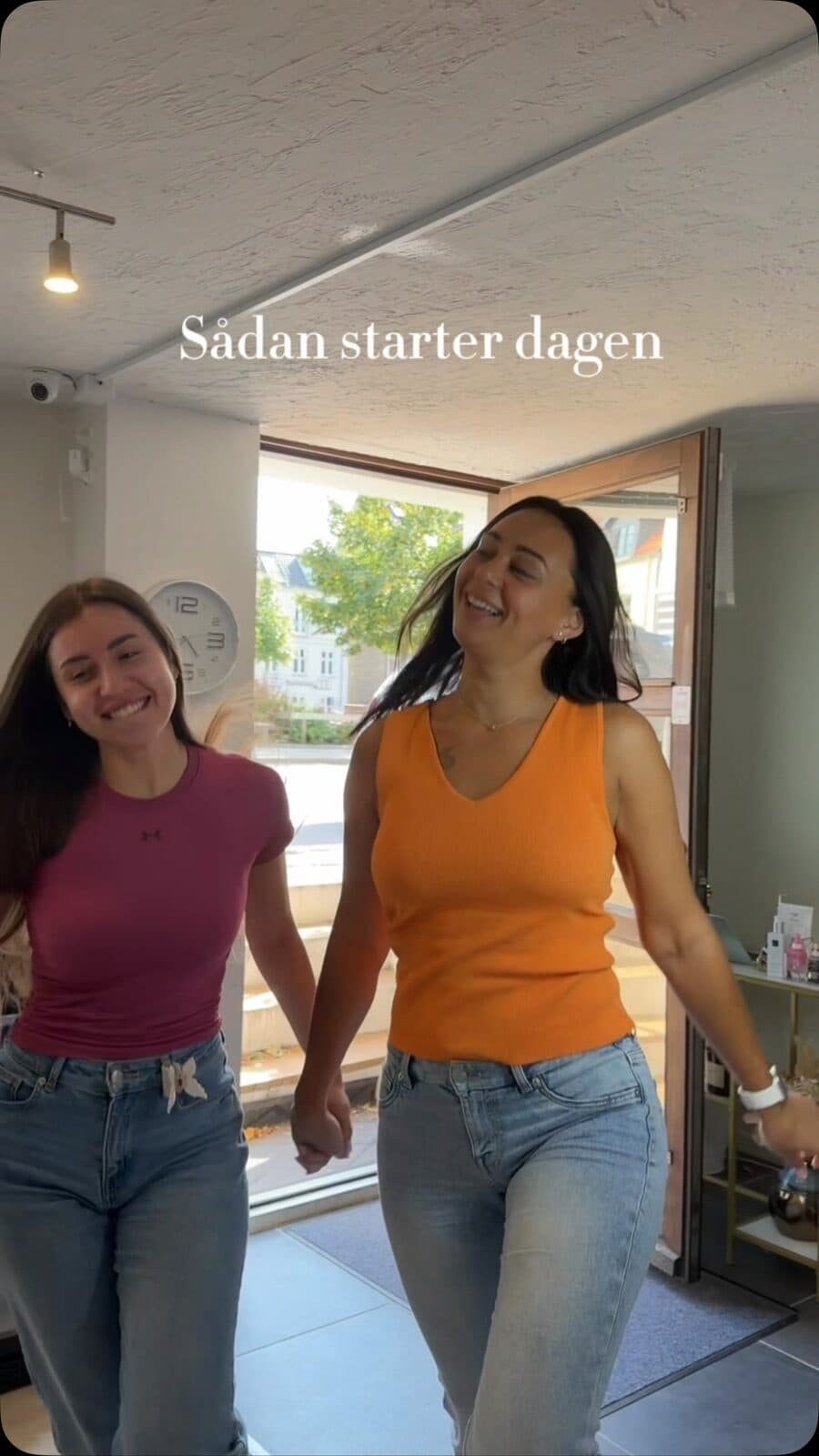 Vi glæder os til at byde jer velkommen i dag. For at sikre dig en tid anbefaler 