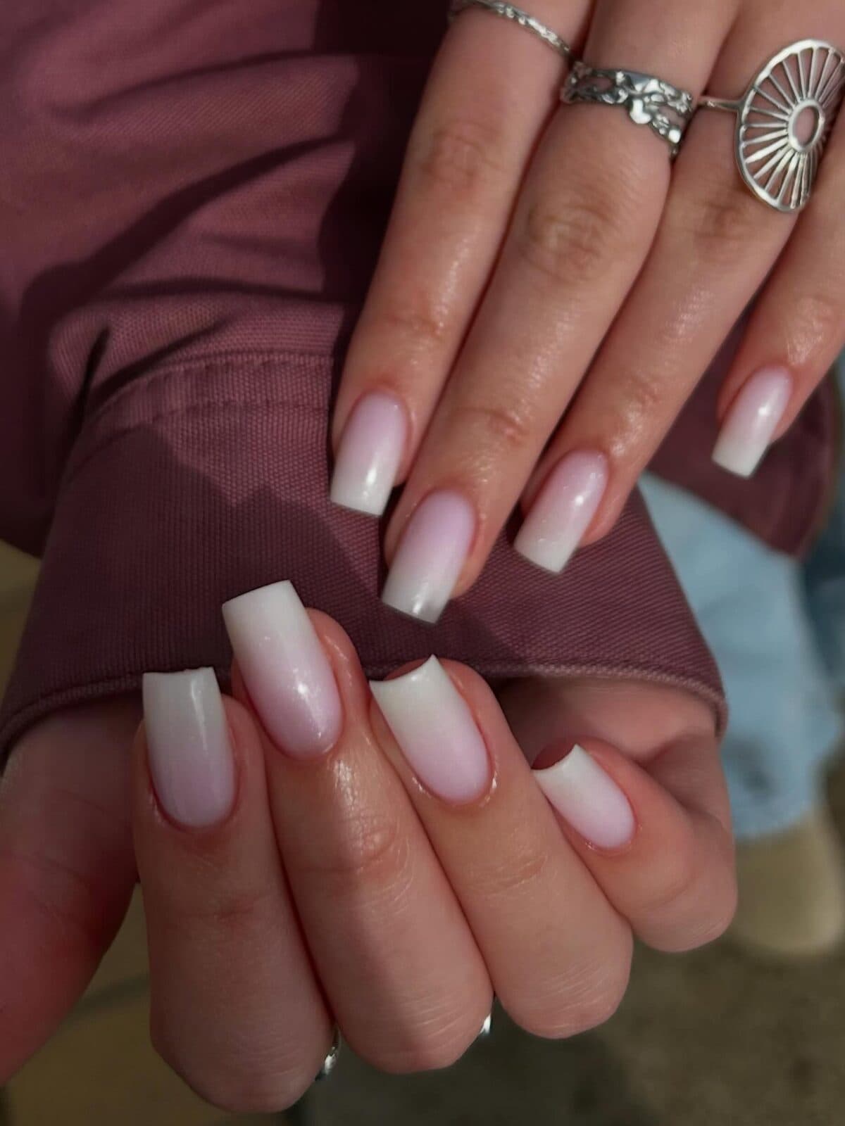 Nude negle med fransk finish