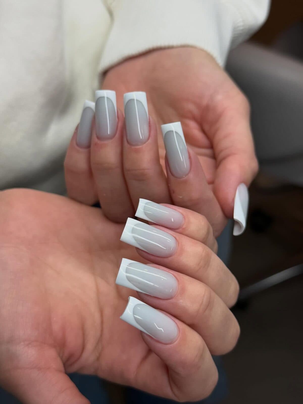 Klassisk hvid fransk manicure