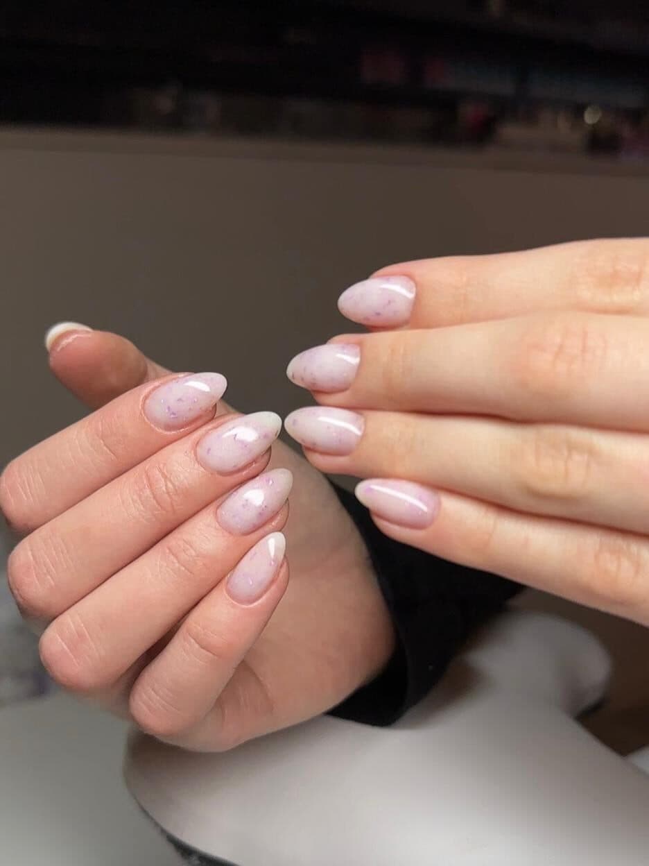 Milky almond negle