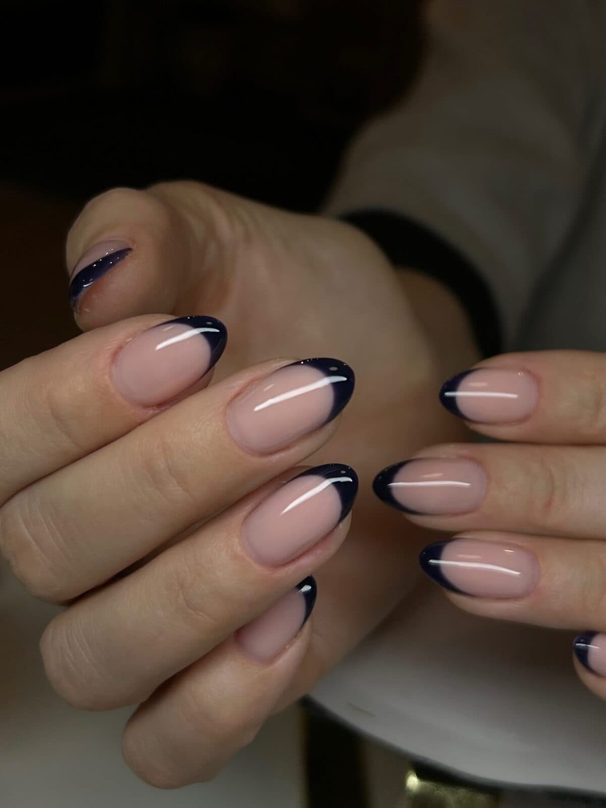 Fransk manicure med marineblå kant