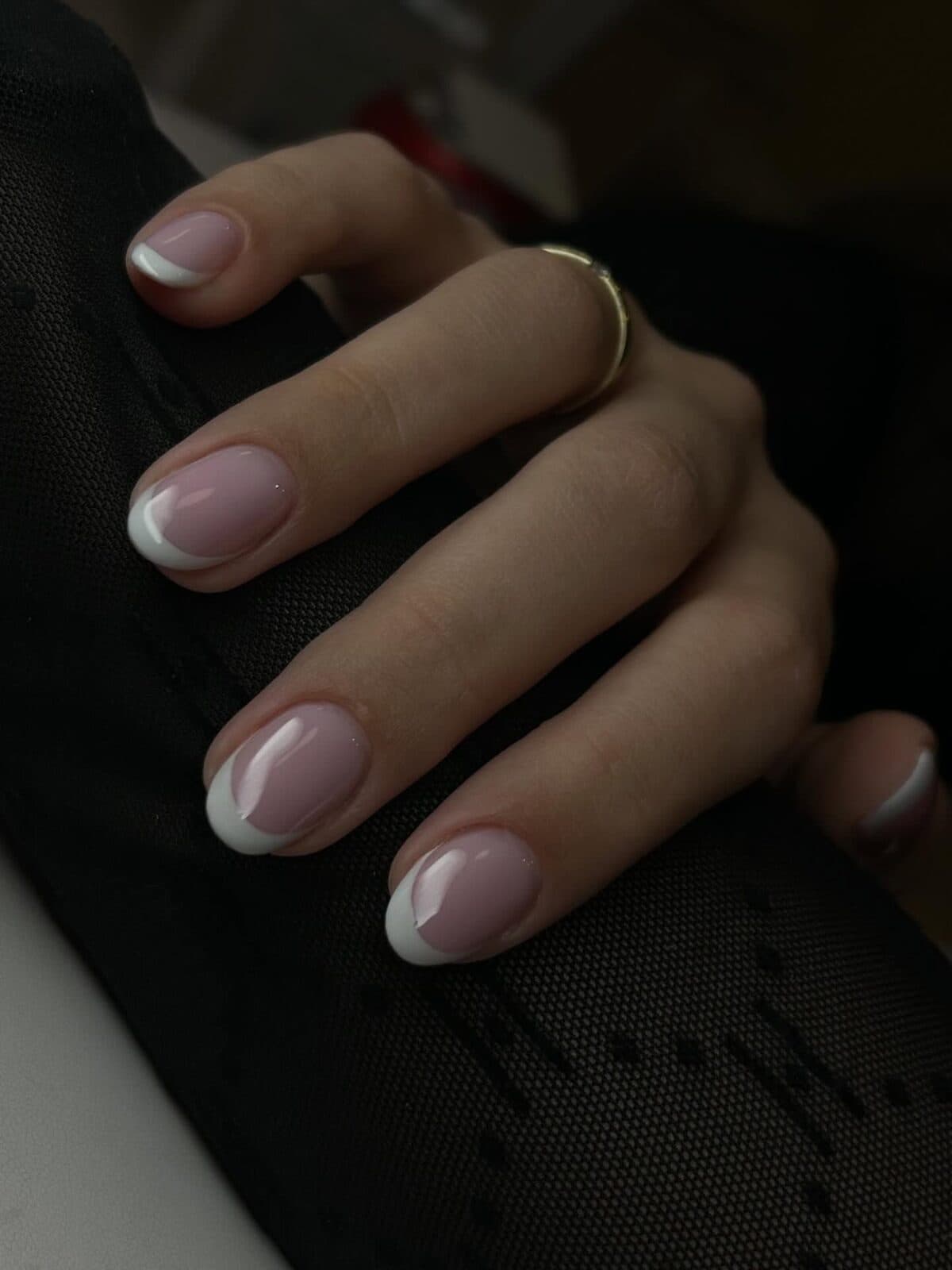 Marineblå fransk manicure